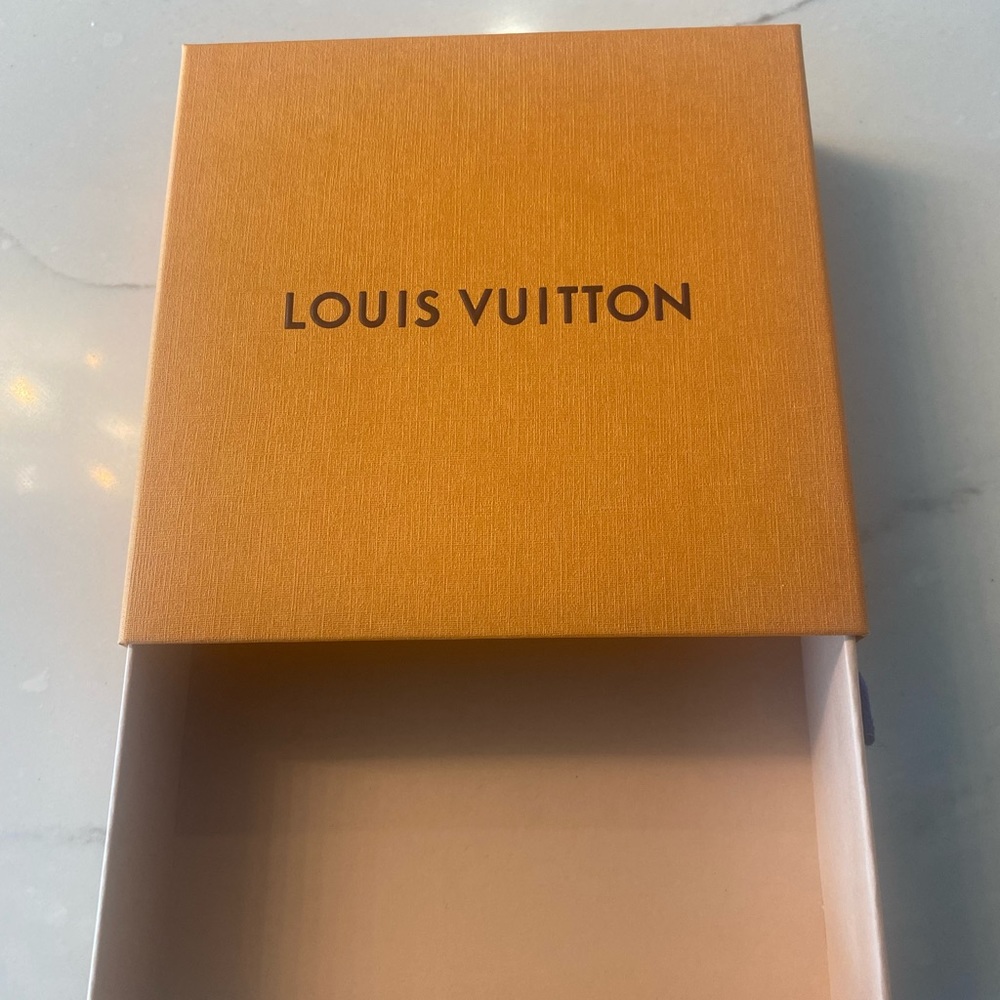Louis Vuitton box